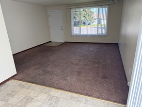 4898 Chinook Ct SE in Salem, OR - Building Photo - Building Photo
