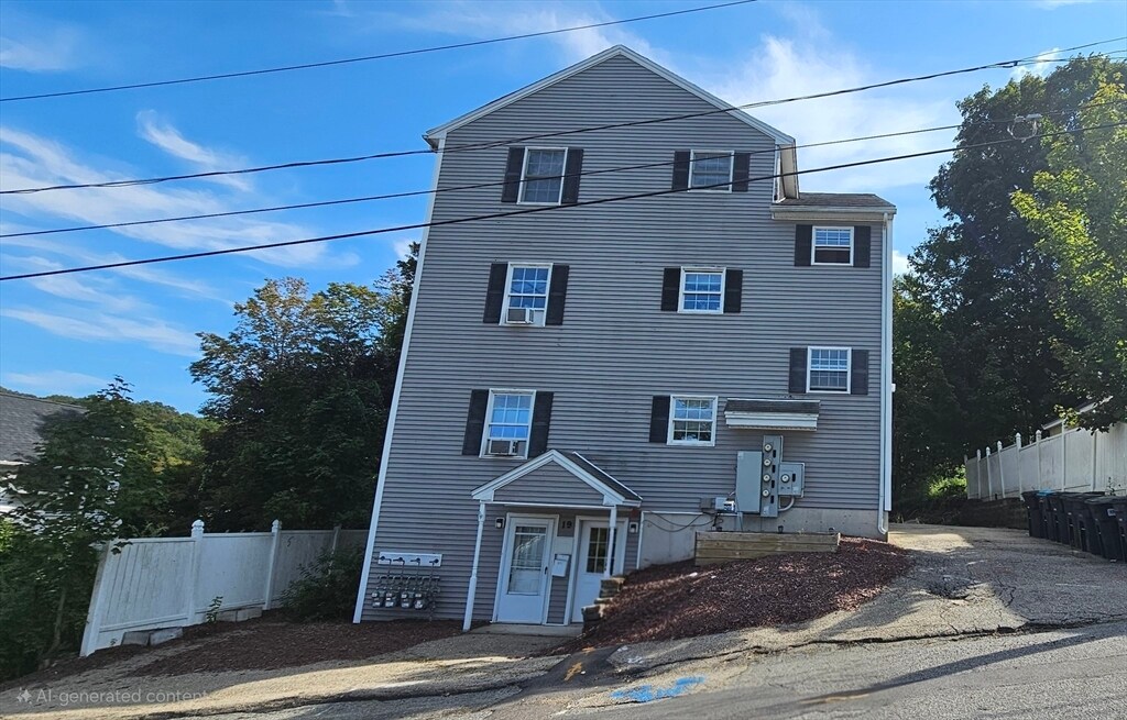 19 Mc Donald St in Spencer, MA - Foto de edificio