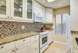 1407 N Sunrise Way in Palm Springs, CA - Building Photo - Building Photo