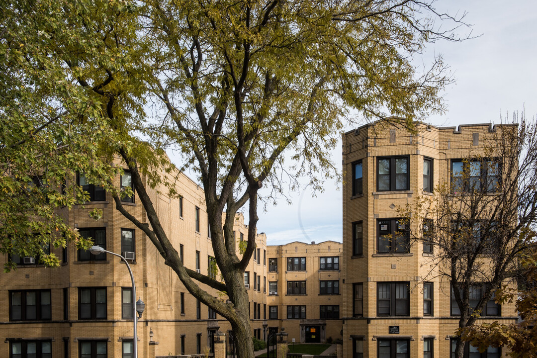 3829 N Greenview Ave, Unit 3817.5-3E in Chicago, IL - Building Photo