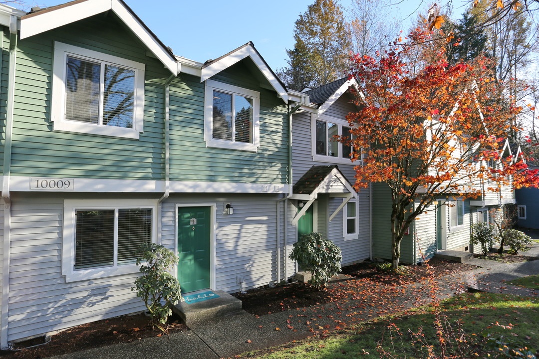 Hidden River in Kirkland, WA - Building Photo