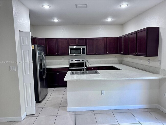 9336 W 33rd Ave in Hialeah Gardens, FL - Building Photo - Building Photo