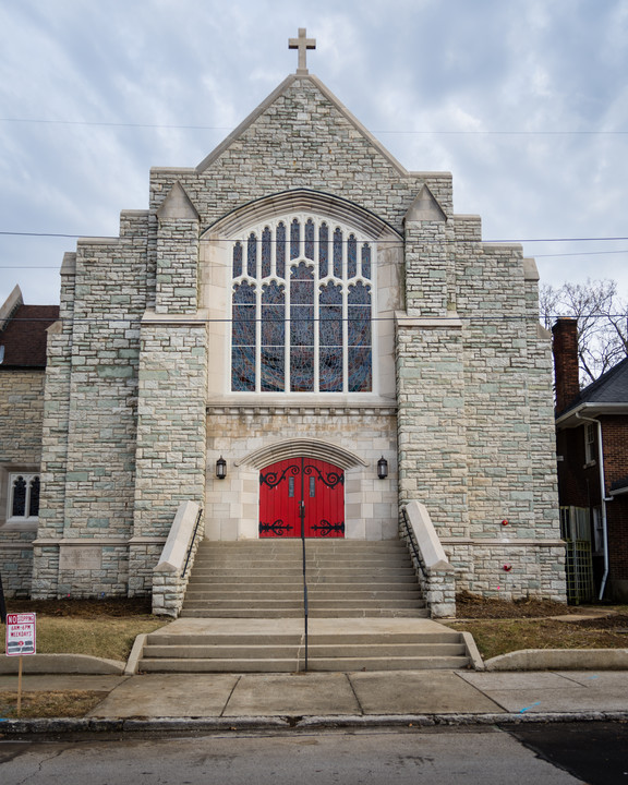 The Sanctuary on Bardstown in Louisville, KY - Foto de edificio