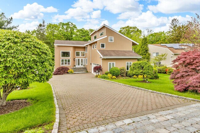 5 Deer Run in Rye Brook, NY - Building Photo - Building Photo