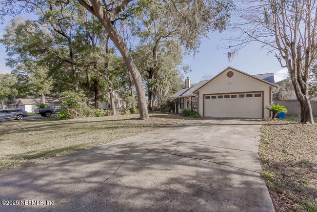 1639 Ponderosa Pine Dr E in Jacksonville, FL - Building Photo - Building Photo