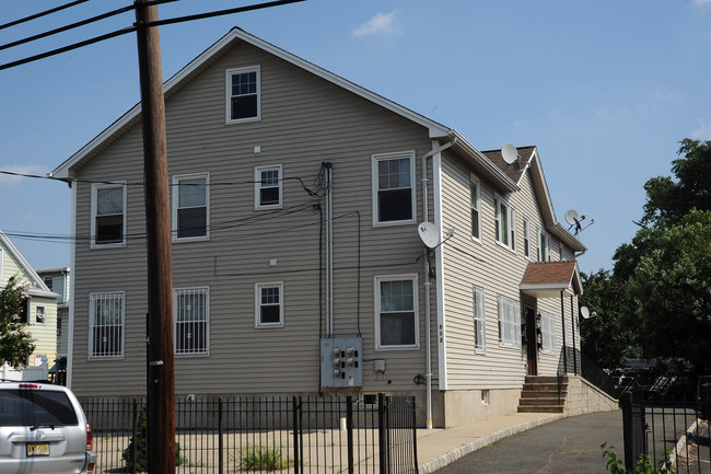 512 Edgar Rd in Elizabeth, NJ - Building Photo - Building Photo