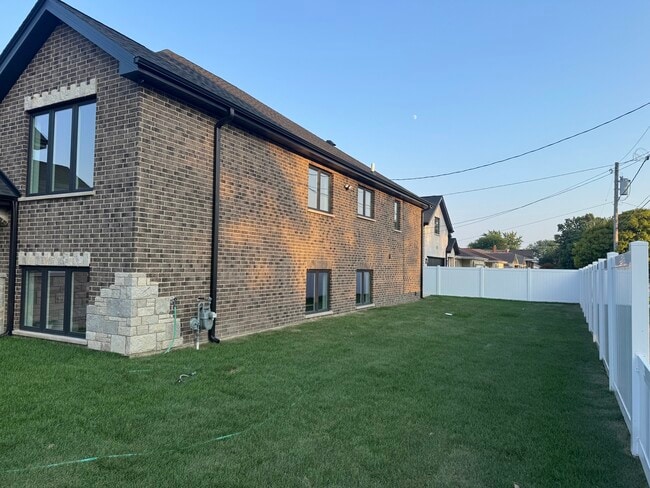 4951 W 86th St in Burbank, IL - Foto de edificio - Building Photo