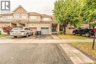 5195 Angel Stone Dr in Mississauga, ON - Building Photo - Building Photo