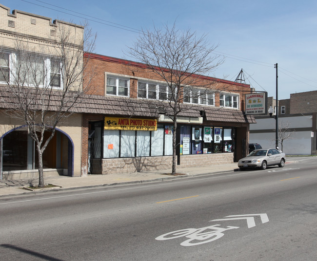 5700-5702 W Diversey Ave in Chicago, IL - Building Photo - Building Photo