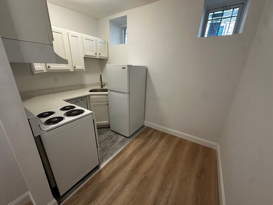 73 Park Dr, Unit 8 in Boston, MA - Foto de edificio
