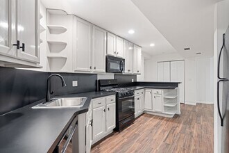 823 W Roscoe St, Unit Garden in Chicago, IL - Building Photo - Building Photo