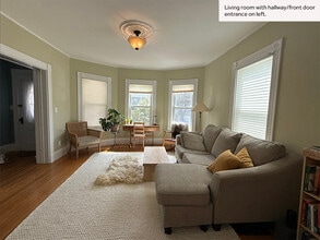 40 Bartlett St in Somerville, MA - Foto de edificio - Building Photo