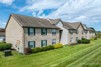Emerald Lakes in Powell, OH - Foto de edificio - Building Photo