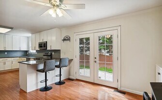 103 Huntington Ct in Glen Burnie, MD - Building Photo