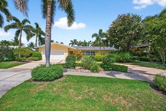 728 Waterway Dr in North Palm Beach, FL - Building Photo - Building Photo