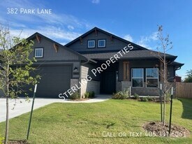 382 Park Ln in Harrah, OK - Building Photo