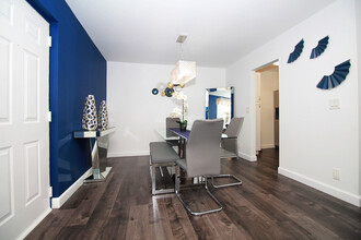 9840 Pineapple Tree Dr-Unit -203 in Boynton Beach, FL - Building Photo - Building Photo