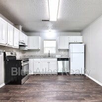 2706 W Colorado Blvd in Dallas, TX - Building Photo