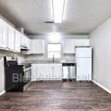 2706 W Colorado Blvd in Dallas, TX - Building Photo - Building Photo