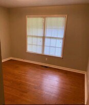 1402 Lowell Dr SE in Huntsville, AL - Building Photo