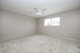 6111 Fondren Rd in Houston, TX - Building Photo - Building Photo