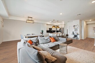 422 Marina Pointe Dr in Hempstead, NY - Building Photo - Building Photo