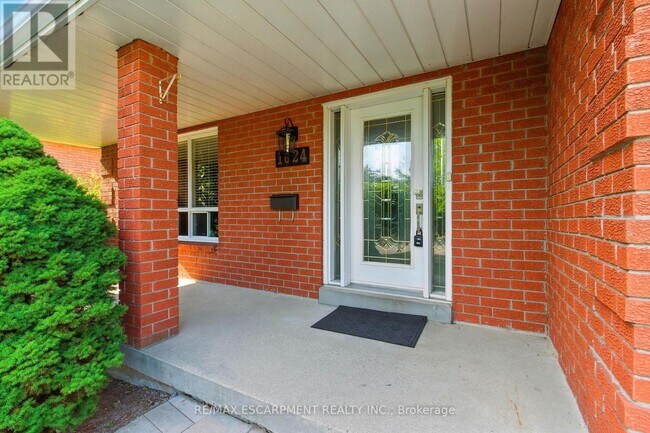 1624 Gallant Dr in Mississauga, ON - Building Photo - Building Photo