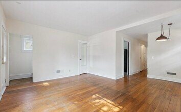 506 W Oakland Ave in Lansing, MI - Building Photo - Building Photo