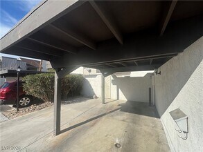 518 Delfern Ln in Las Vegas, NV - Building Photo - Building Photo