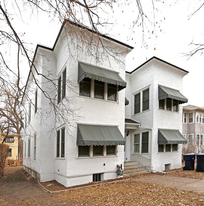 2111 Selby Ave in St. Paul, MN - Building Photo