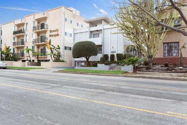 Beverly Apartments in Los Angeles, CA - Building Photo - Building Photo