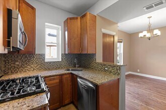 1278 W Victoria St, Unit 1E in Chicago, IL - Building Photo - Building Photo