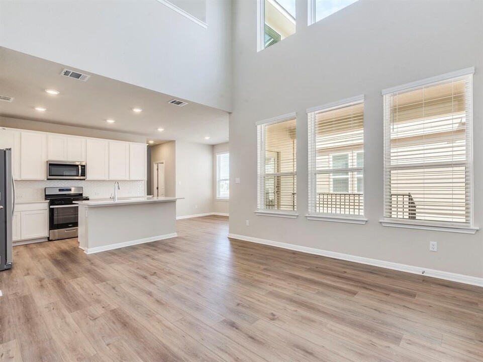 708 Lone Peak Wy in Dripping Springs, TX - Building Photo