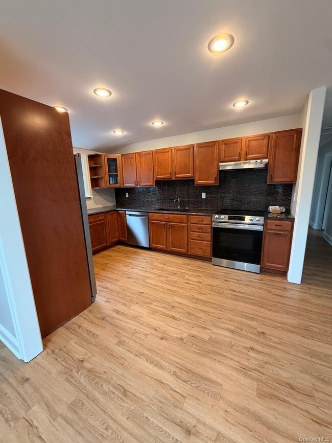 740 Church St in Bohemia, NY - Building Photo - Building Photo