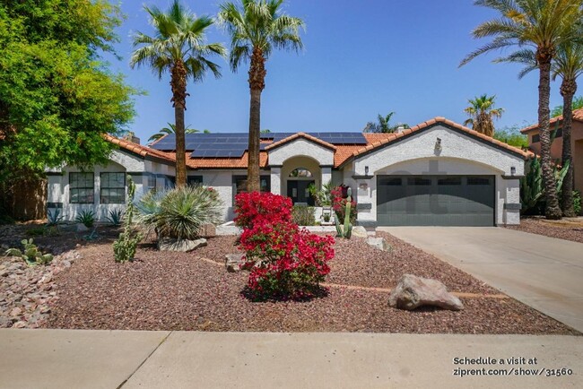 5636 E Paradise Ln