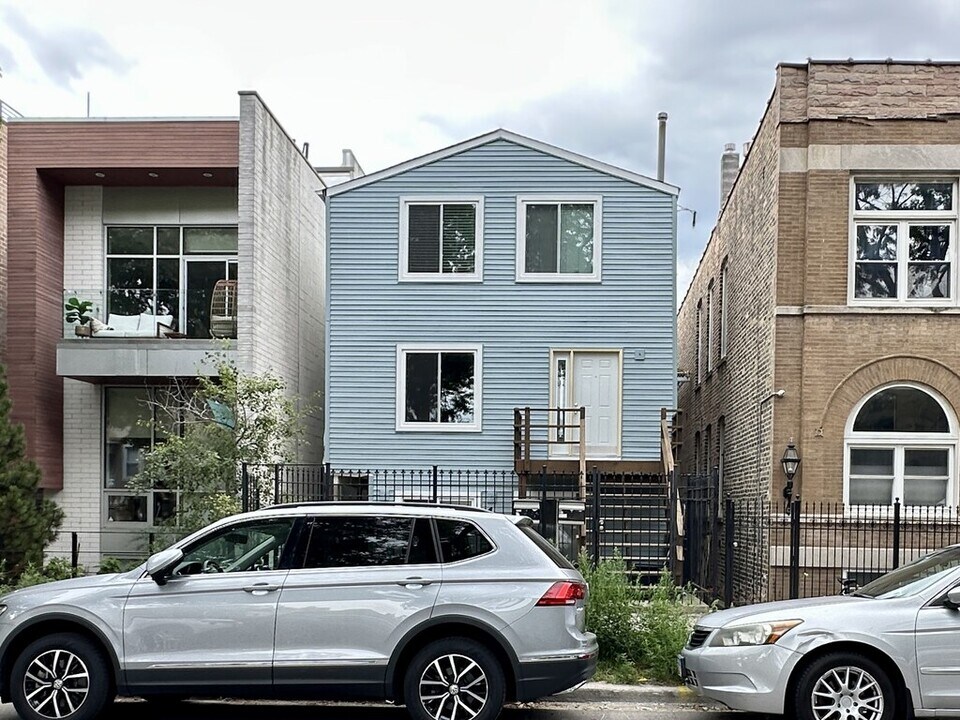 1827 N Marshfield Ave in Chicago, IL - Building Photo