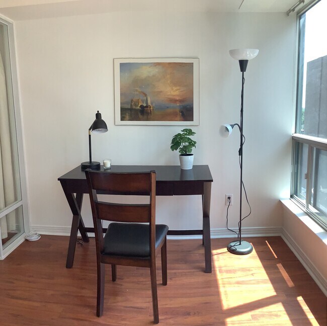 942 Yonge St in Toronto, ON - Building Photo - Building Photo