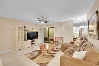 9369 S Belfort Cir, Unit 114 in Tamarac, FL - Building Photo - Building Photo