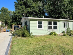 2504 Cimarron Dr in Kalamazoo, MI - Building Photo - Building Photo