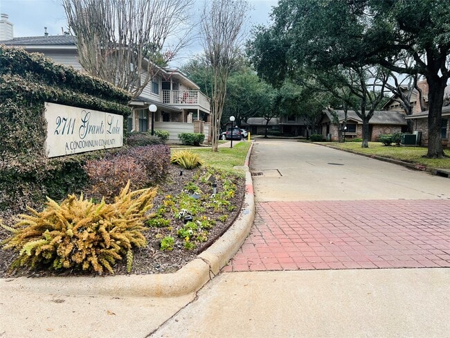 property at 2711 Grants Lake Blvd