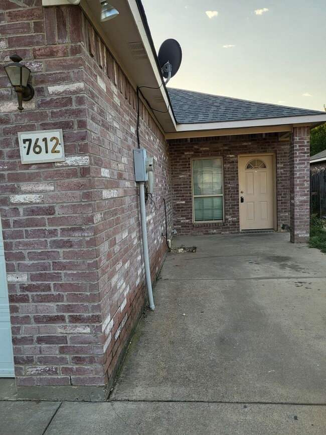 7612 Novella Dr in Fort Worth, TX - Building Photo - Building Photo