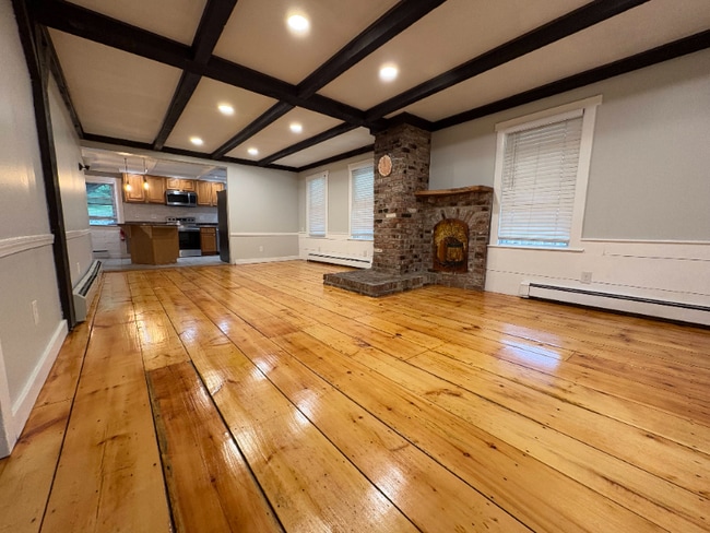84 Quinapoxet St