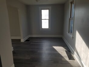 1121 W 7th Ave in Lancaster, OH - Building Photo - Building Photo