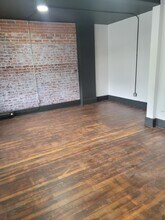 607 Lincolnway, Unit APT 3 in La Porte, IN - Building Photo - Building Photo