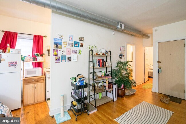 4244 Spruce St-Unit -UNIT 3F in Philadelphia, PA - Foto de edificio - Building Photo