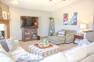 134 Rushmore Ln in Hartford, WI - Building Photo - Building Photo