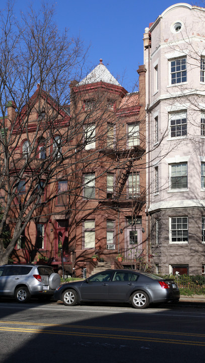 1919 Calvert St NW in Washington, DC - Building Photo