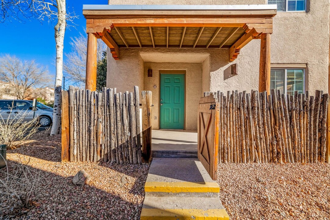 2210 Miguel Chavez Rd in Santa Fe, NM - Building Photo