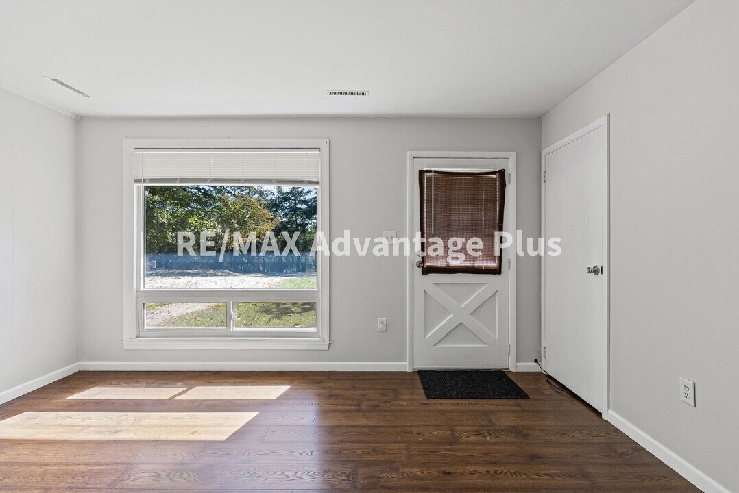 4102 Back Hampden Sydney Rd in Farmville, VA - Foto de edificio