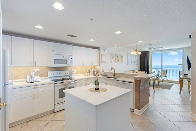 10811 Front Beach Rd in Panama City Beach, FL - Building Photo - Building Photo